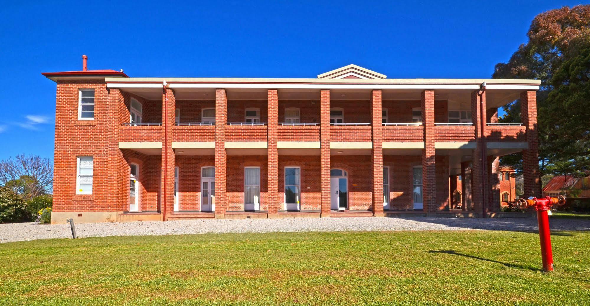 The Hallows Accommodation Батерст Экстерьер фото